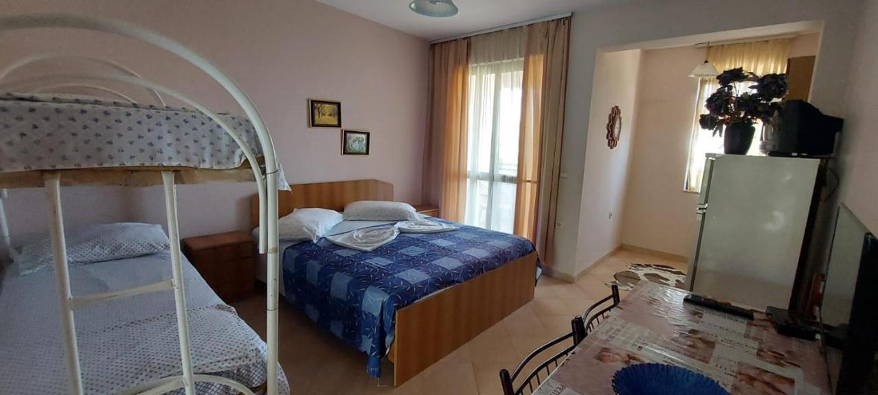 Villa Madani Durres Bagian luar foto